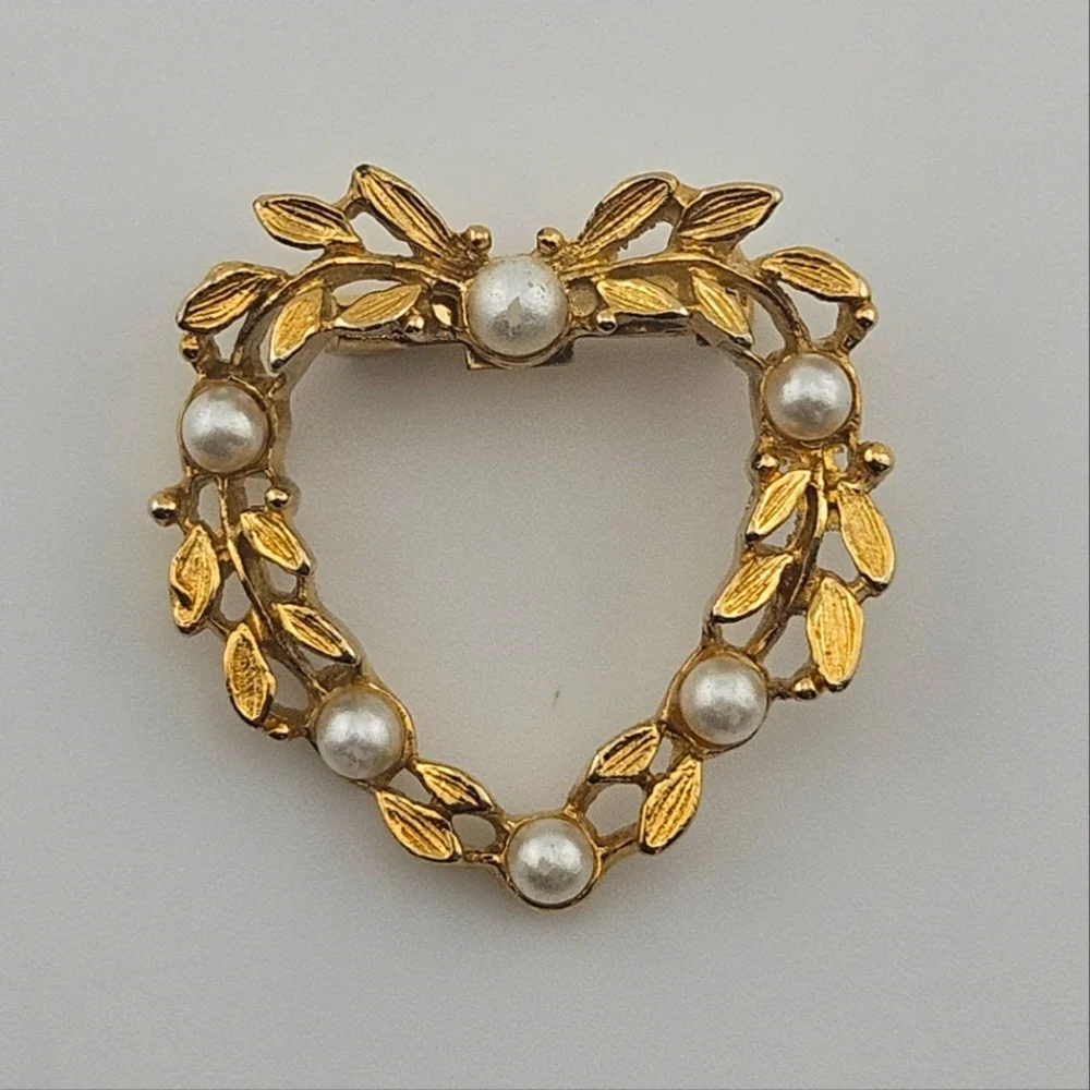 Vintage Lisner Gold Tone and Faux Pearl Heart Brooch